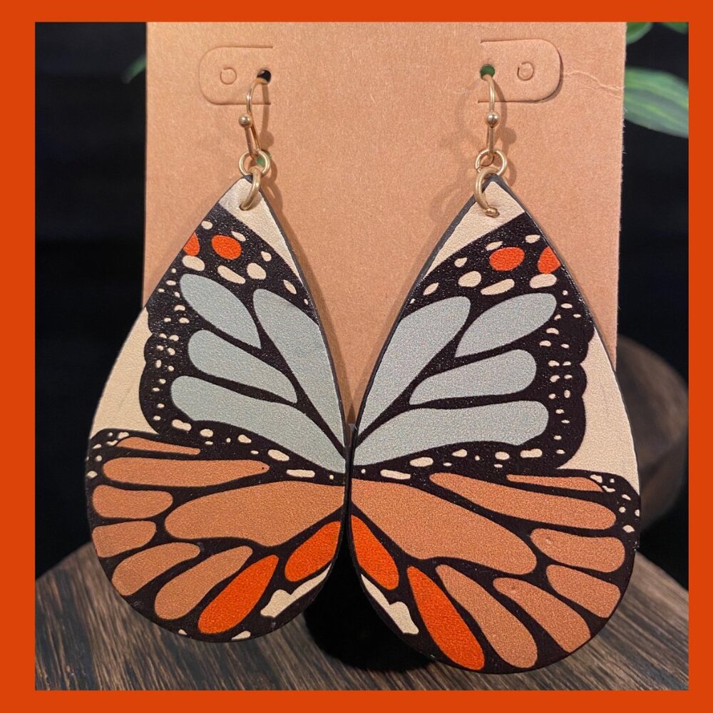 NEW, NEVER WORN Plunder Brand Monarch Butterfly Earrings
